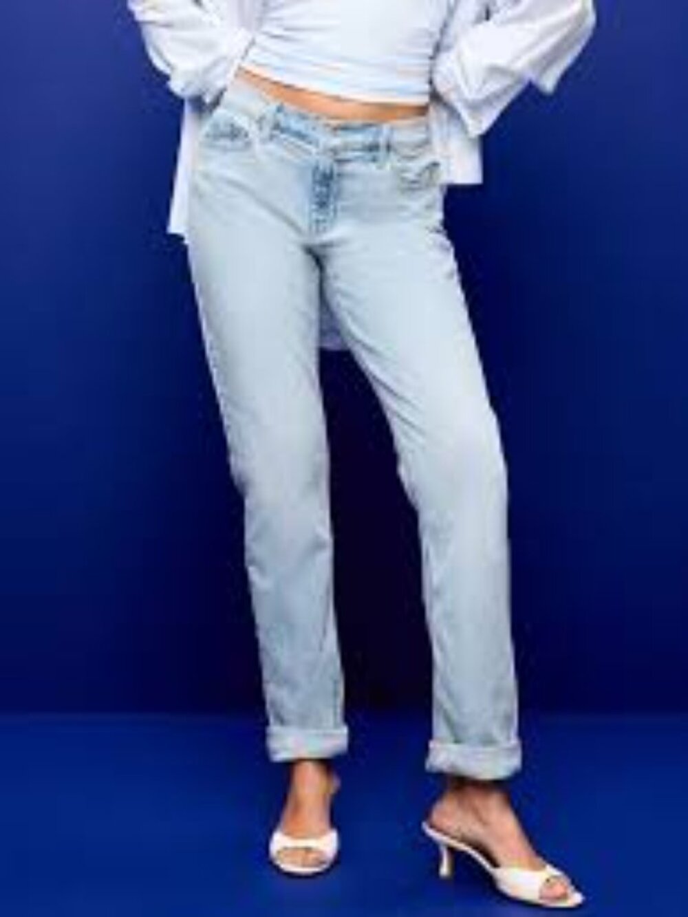 Old Navy Mid-Rise Wow Boyfriend Straight Jeans